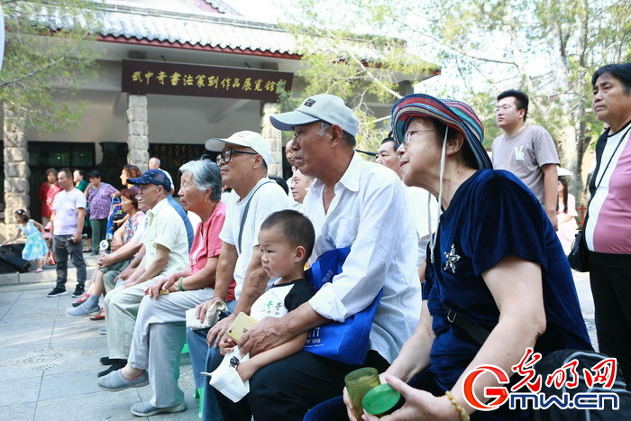 非遗曲艺进景区 桂林渔鼓唱响五龙潭