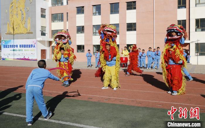 青海西宁：传统非遗“飞”入校园润童心