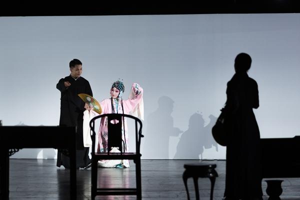 青年京剧演员演绎经典话剧《北京人》