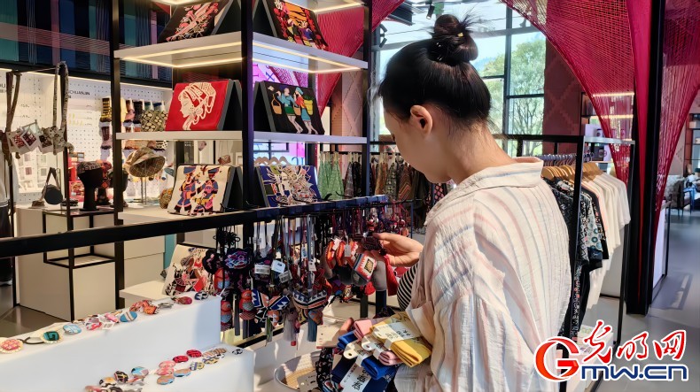 非遗工坊采风行｜土家族织锦：一面是千年图腾 一面是幸福画卷