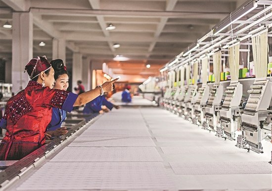 巧手绣出锦绣天地 巧手绣出锦绣天地