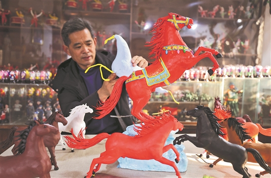 手艺人“马”力全开迎新春