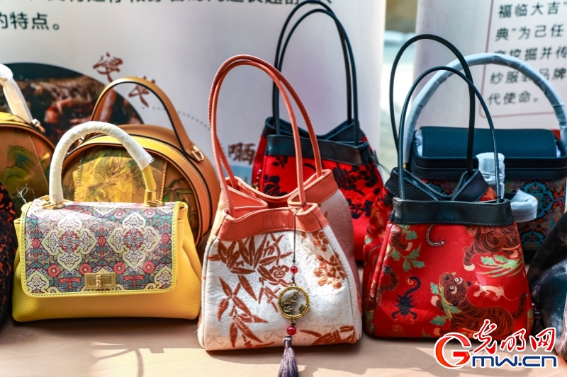 “烟火守艺 日用见新” 专家共话非遗融入现代生活 “烟火守艺 日用见新” 专家共话非遗融入现代生活