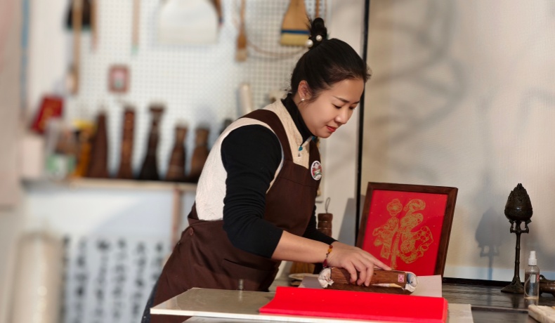 2025中国非遗年度提名新闻人物:乔兰蓉 2025中国非遗年度提名新闻人物:乔兰蓉