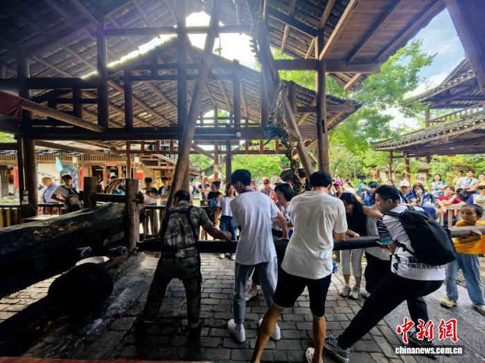台湾青年八桂行:体验壮乡非遗与多民族文化交融 台湾青年八桂行:体验壮乡非遗与多民族文化交融