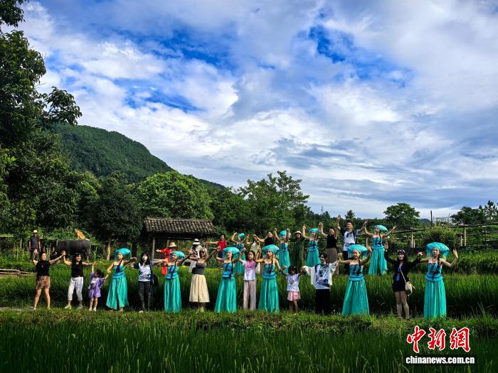 台湾青年八桂行:体验壮乡非遗与多民族文化交融 台湾青年八桂行:体验壮乡非遗与多民族文化交融