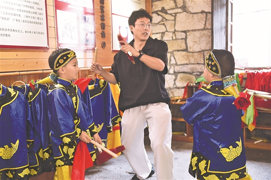 石屋听潮 鼓响渔村 石屋听潮 鼓响渔村