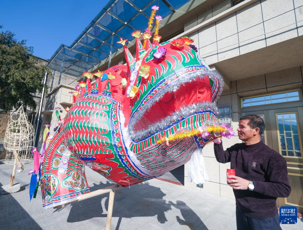 浙江青田：传统龙灯迎新年