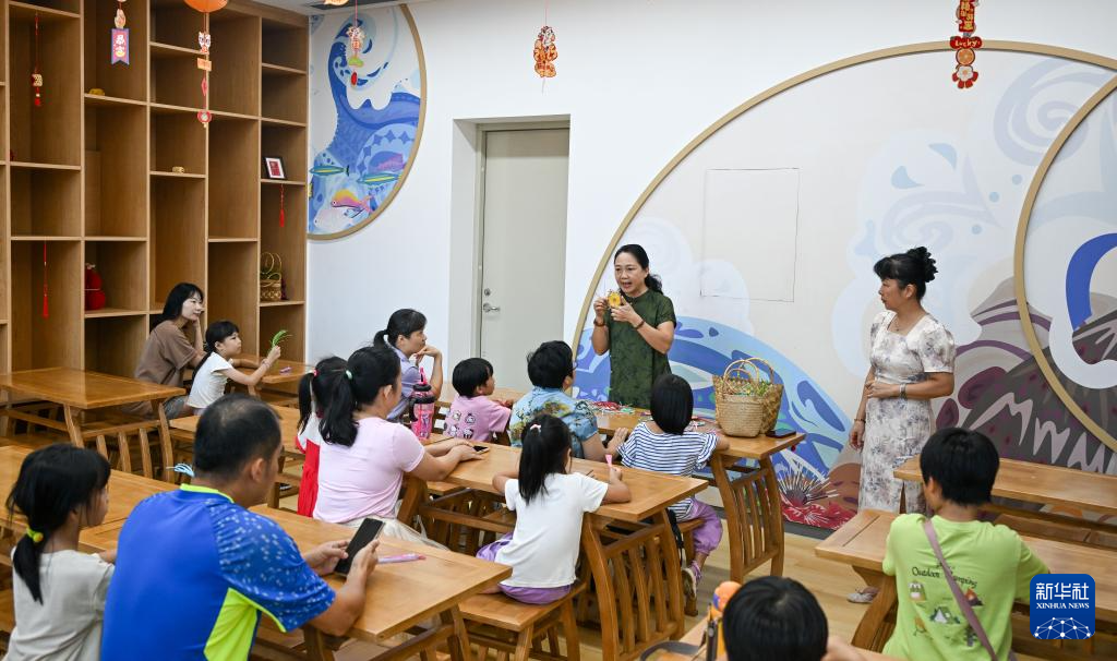 海口:在非遗学堂感受文化魅力