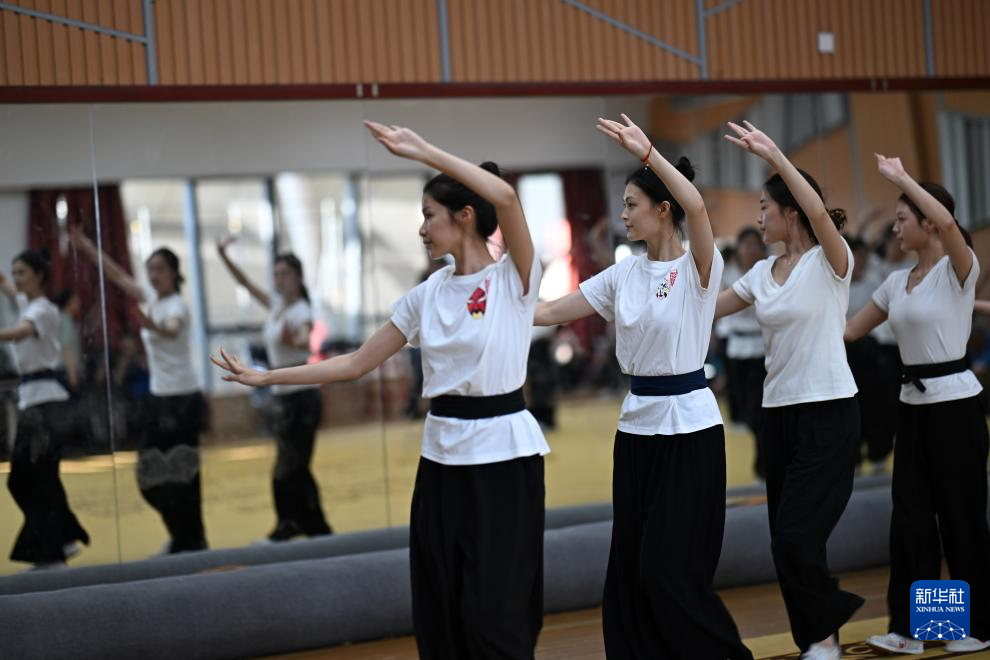 又有新声说婺州