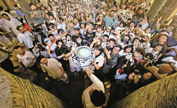 景德镇 宠客很“瓷”实 景德镇 宠客很“瓷”实