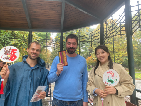 从川北乡村到欧洲校园 一双绣针架起文化之桥 从川北乡村到欧洲校园 一双绣针架起文化之桥